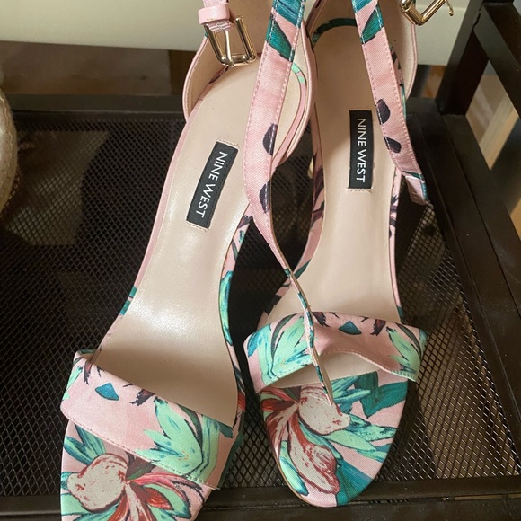 NWOT Nine West Open Toe pink floral heels size 8 - Picture 2 of 2